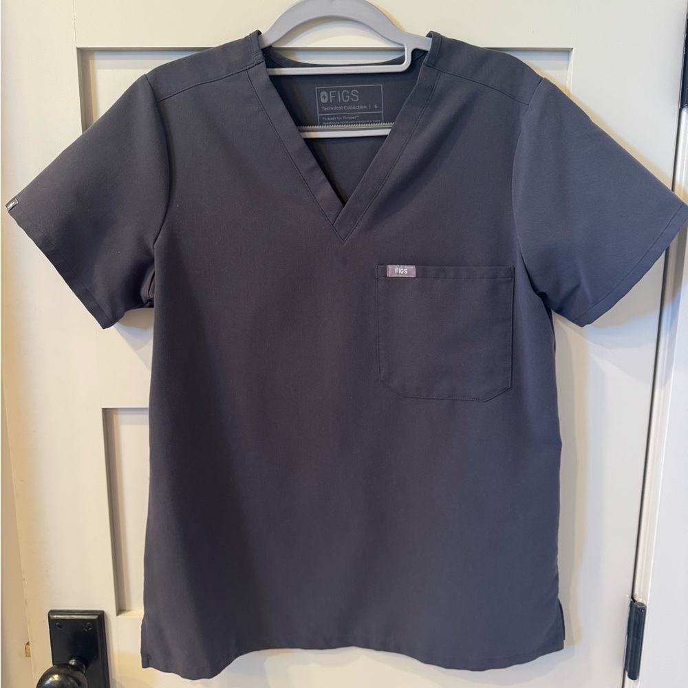 Figs Charcoal Catarina One-Pocket Women’s Scrub Top